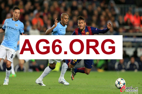 记者：库里赛后一瘸一拐表情痛苦，遭遇大腿挫伤仍坚持完赛